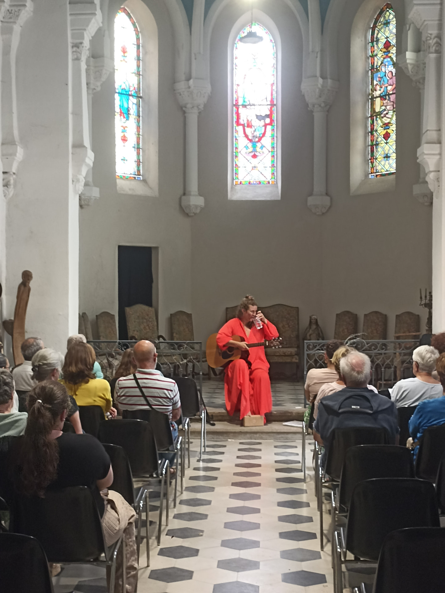 Concert d'Emmeline Sion dans la chapelle du Cercle de Paras